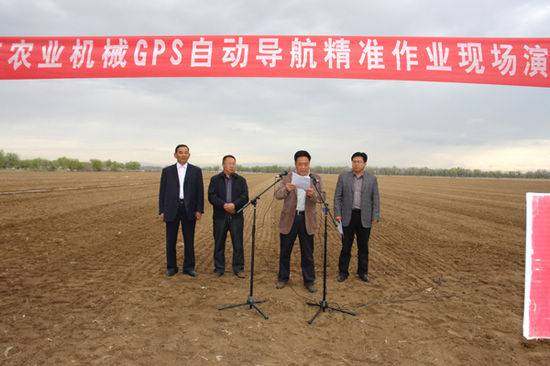 塔城地区成功举办农业机械GPS自动导航精准作业现场演示会
